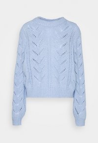 Pull tricoté bleu clair avec un motif en losange texturé, encolure arrondie et manches longues. Longueur raccourcie avec ourlet côtelé.