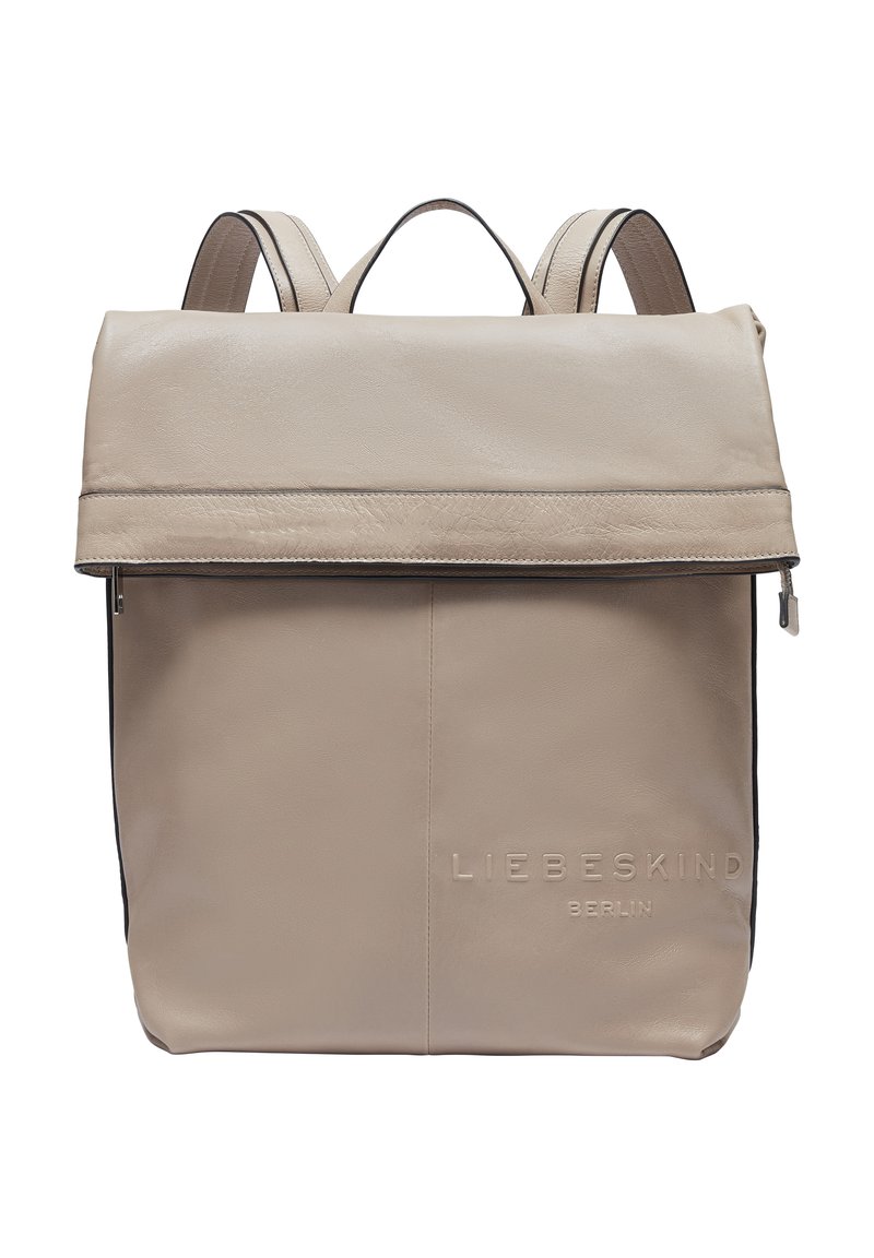 Beige Leder-Rucksack mit Rolltop-Design, ausgestattet mit einer strukturierten Oberfläche, geprägtem Logo und doppelten Schulterriemen.