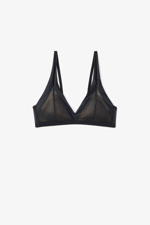 Schwarzes, transparentes Netz-Dreieck-Bralette mit dünnen verstellbaren Schulterriemen und elastischem Unterbrustband, flach auf weißem Hintergrund liegend.