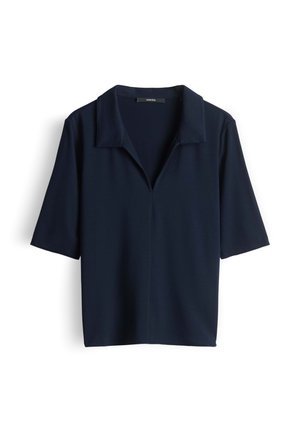 Chemise bleu marine à manches courtes avec col ouvert et encolure en V, ourlet droit, présentée à plat sur un fond blanc.