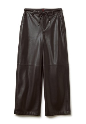 Pantaloni ampi in finta pelle nera con vita regolabile, texture liscia e cuciture a contrasto sulle giunture.