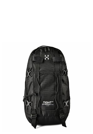 Großer schwarzer Wanderrucksack mit mehreren Gurten, Schnallen und der Aufschrift "TIGHT PRO" auf der Fronttasche.