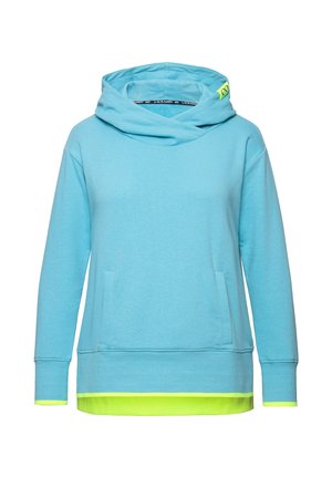 Lichtblauwe hoodie met een kraag, buidelzak en fluorescerend groene accenten aan de zoom en mouwen. Zachte stof textuur.