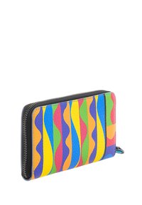 Portafoglio multicolore con superficie testurizzata caratterizzata da motivi ondulati in blu, giallo, verde, viola, arancione e rosso. Bordo zip nero.