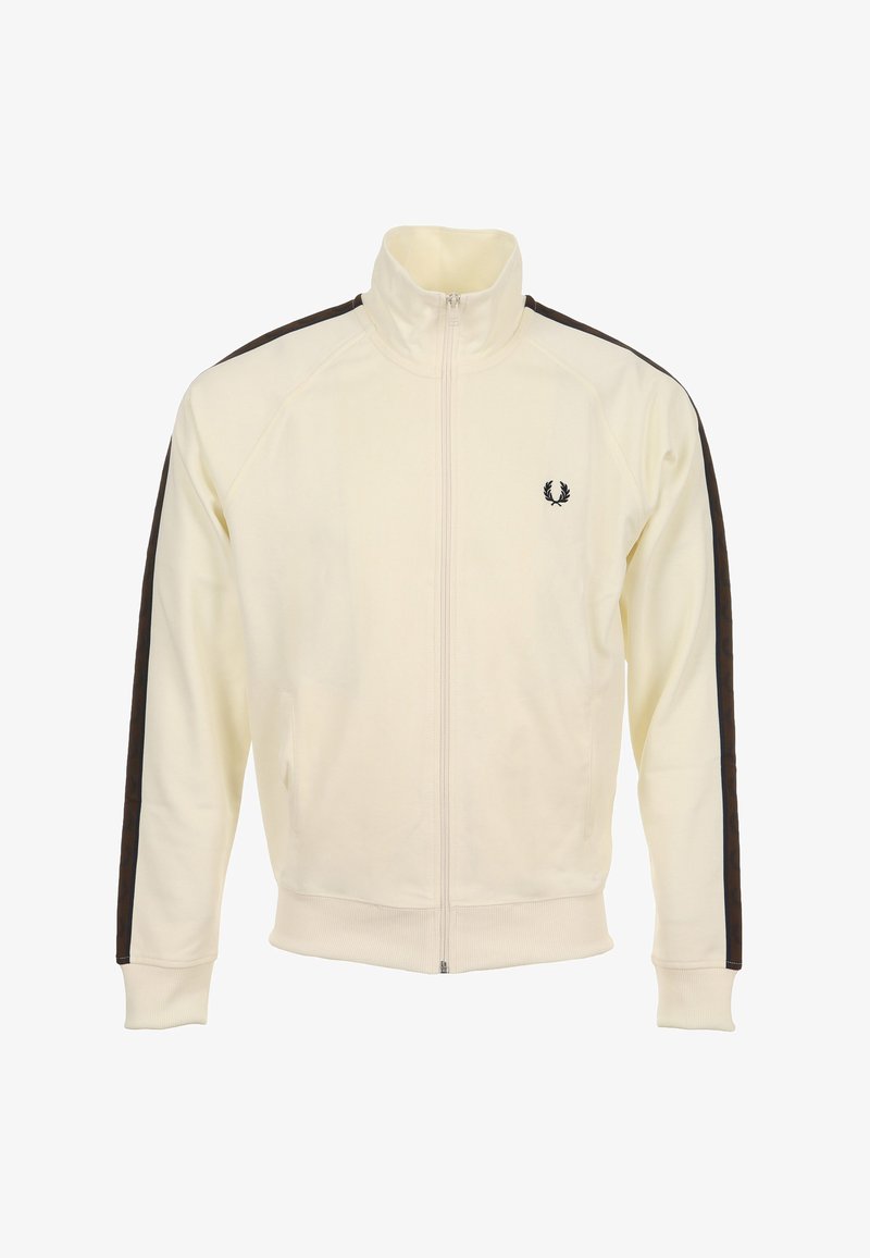 Beige jas met rits en hoge kraag, met donkerbruine strepen aan de zijkant en een klein geborduurd logo op de borst. Zachte stof, atletische pasvorm.