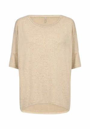 Bēšs adīts tops ar apaļu kakla izgriezumu un īsām piedurknēm. Tam ir brīvs piegriezums un smalki teksturēta virsma. Piegrieztas malas apdare.