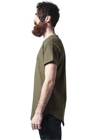 Urban Classics ASYMETRIC LONG TEE - Camiseta estampada - olive