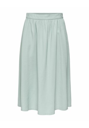 Jupe bleu clair, longueur genou, taille plissée et tissu lisse, présentée sur fond blanc uni.