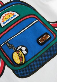 Next SHORT SLEEVE BACKPACK - REGULAR FIT - Tričko s potlačou - white