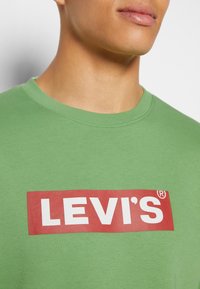 Levi's® GRAPHIC CREW - Camisola - boxtab peppermint