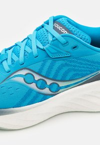 Saucony TRIUMPH 22 - Silniční běžecké boty - viziblue/dusk