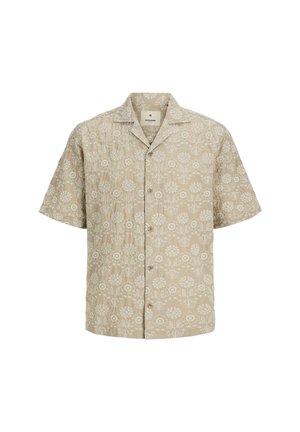 Lühikeste varrukatega beez särk, millel on valge lillemuster. Omab teravat kraed ja nööpide sulgemist. Tekstuuriga kangas.