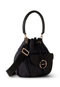 Czarna torebka typu bucket o teksturowanej powierzchni, z górnym uchwytem, regulowanym paskiem na ramię, przednią kieszenią na klapkę oraz złotym okrągłym zapięciem.