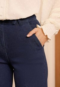 Thumbnail Image 3