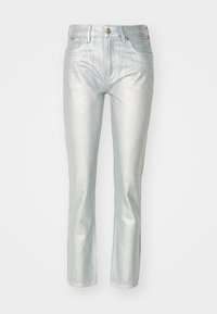 Pantalones vaqueros de denim metálico plateado con un diseño de pierna recta, que cuentan con un cierre de botón y cinco bolsillos. Textura suave y acabado brillante.