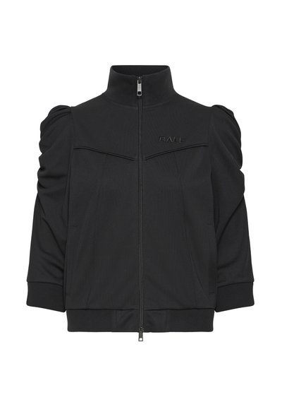 Crna bomber jakna s visokim ovratnikom, zatvaračem na patent i napuhanih rukava. Ima diskretan logo na prsima i bočne džepove.