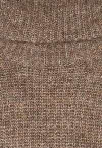 PIECES Tall Stickad tröja - brown