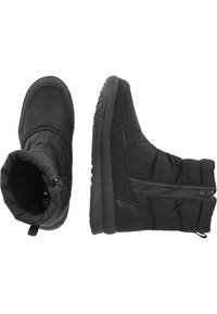 Svarta isolerade vinterskor med ett vattentätt ovandel, en texturerad gummisula och en sidogoja för enkel påtagning. Mjuk foder som syns inuti.