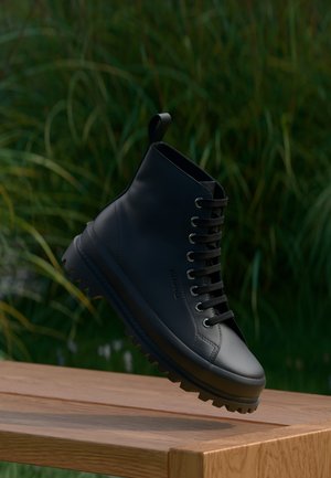 2644 - Gležnjarji z vezalkami - black