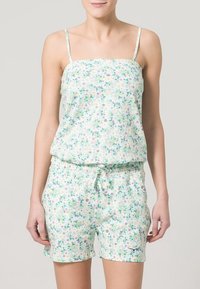 Ensemble de vêtements d'intérieur à motifs floraux en tissu léger, avec des bretelles ajustables, une taille élastique et une coupe décontractée dans des couleurs pastel.