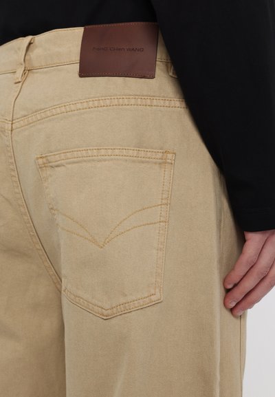 Feng Chen Wang UNISEX - Jeans Relaxed Fit - beige