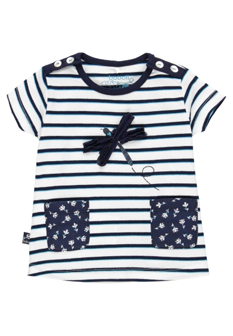 Camicetta a maniche corte a righe blu navy e bianche, con un'applicazione di libellula, due tasche a motivo floreale blu navy e bottoni sulla spalla.