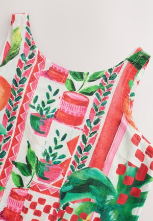 Värvikas mustriline kangas, millel on lille- ja geomeetrilised mustrid punases, rohelises ja roosas, koos ümarakaelusega ja pehme tekstuuriga.