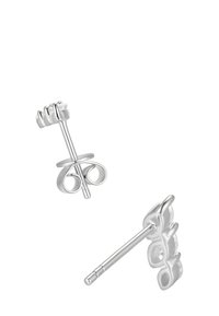 Silberne Steckohrringe mit minimalistischem Design, das aus drei abgerundeten Formen und einem geraden Stift besteht, und mit einer glatten Metalloberfläche glänzt.