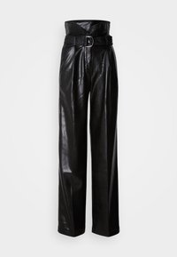 Svarta skinnbyxor med hög midja, vida ben och ett texturerat skärp med en silverfärgad spänndetalj. Slät, blank finish.