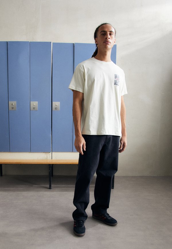 PREDATOR FREESTYLE CNY - Indoor football boots3