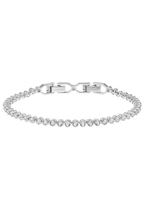 Rinstenarmband med en silverfärgad kedja, med jämnt fördelade klara kristaller och ett säkert lås, som visar en polerad finish.