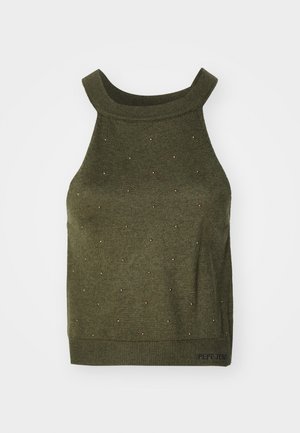 Olivinės spalvos megztas liemenukas su aukštu kaklu, su mažomis metalinėmis akutėmis, išdėstytomis taškuose, ir ženkliniu hemu.