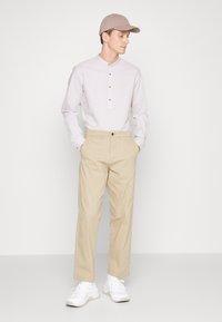 Jack & Jones PREMIUM JPRBLASUMMER HALF PLACKET L/S SN - Camisa - crockery