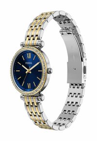 Goud- en zilverkleurige roestvrijstalen horloge met een blauwe wijzerplaat, een kristalaccenten bezel, een ronde kast en een schakelen armbandontwerp.
