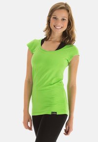 T-shirt con stampa - apple green