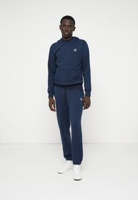 CLOSURE London RELAXED FIT EMBLEM  - Tracksuit - navy