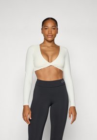 Fabletics - PURELUXE BUILT IN BRA BOLERO - T-shirt à manches longues - white Image miniature 1