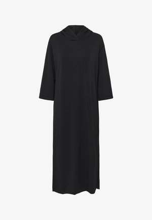 Melnā kleita, kas izgatavota no mīkstas auduma, ar kapuci un trīs ceturtdaļu piedurknēm. Tai ir brīvs piegriezums un sānu šķēlumi papildu kustībai.