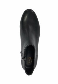 Bottines en cuir noir avec un bout arrondi, une fermeture éclair sur le côté et une finition texturée. Design élégant et minimaliste, avec un logo discret à l'intérieur.