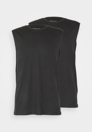 Deux t-shirts sans manches noirs en coton doux, avec un col rond et un ourlet droit sans embellissements ni motifs.
