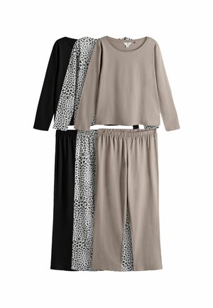 Drei Sets aus Langarmtops und elastischen Hosen in Beige, Schwarz und Weiß mit schwarzem Leopardenmuster, übereinandergeschichtet auf einem weißen Hintergrund.