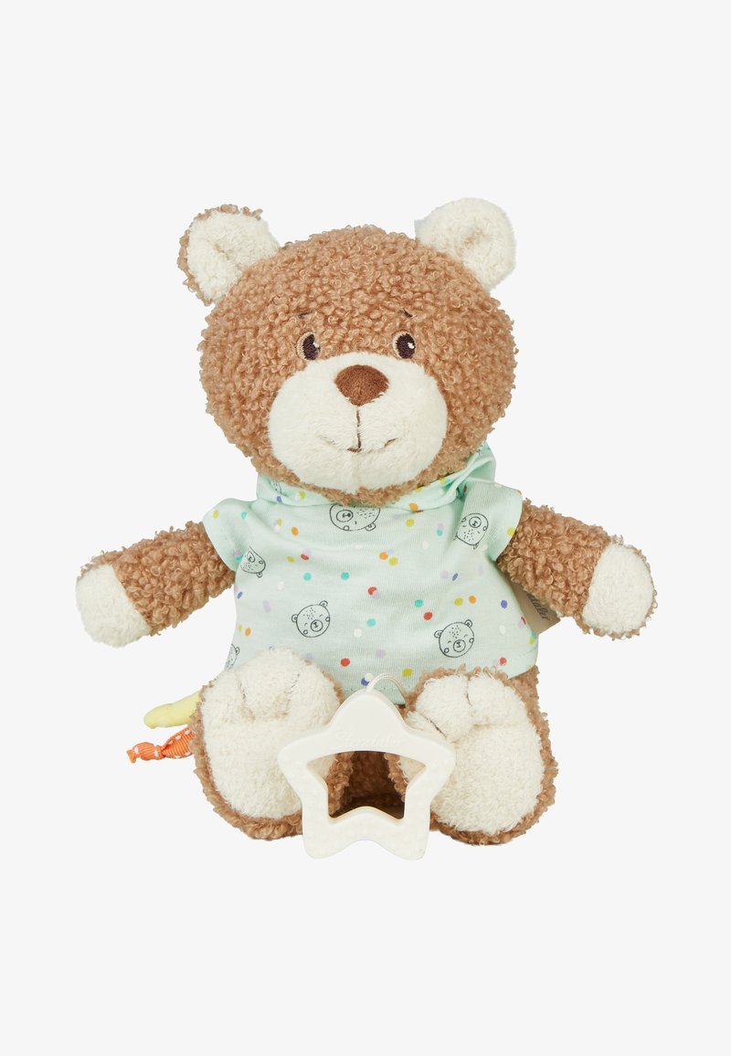 Orsetto di peluche marrone con pelo riccio che indossa una maglietta verde chiaro a pois con facce di orsetti, che tiene in mano un giocattolo da dentizione bianco a forma di stella.