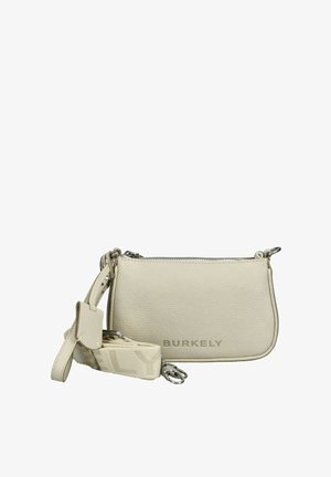 Helle beige Leder-Crossbody-Tasche mit Texturfinish, einem silbernen Reißverschluss und einem abnehmbaren Trageriemen mit gemustertem Gewebe. "BURKELY"-Logo eingraviert.