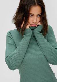 QS Sweter