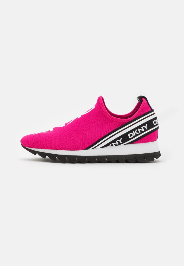 ABBI RUNNER - Baskets basses - jungle fushia/white