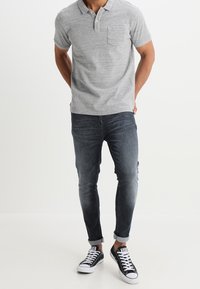 Scotch & Soda Vaqueros pitillo - grey denim