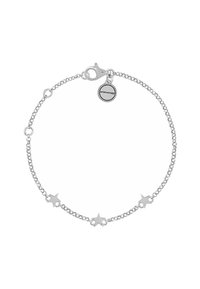 Pulsera de cadena de plata con cinco pequeños acentos en forma de estrella. Incluye un cierre de langosta y una etiqueta circular con texto adjunto.