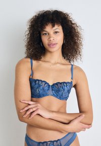 Chantelle HALF CUP BALCONY BRA - Σουτιέν με μπανέλα - jeans blue denim