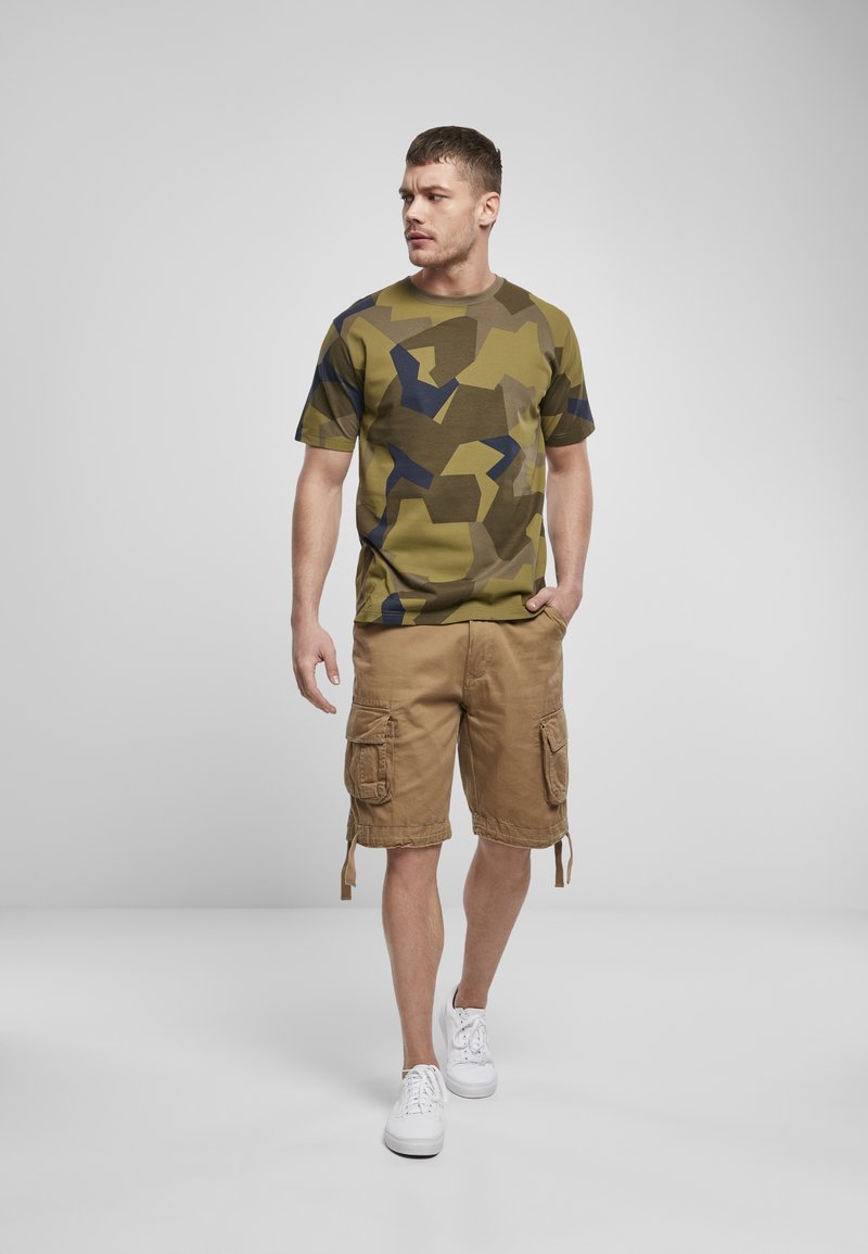 Brandit Men's Dark Camo T-Shirt - 100% Cotton Short Sleeve Tee, 160 G/m2, Comfort Fit