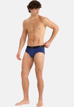 adidas Sportswear, - Figi